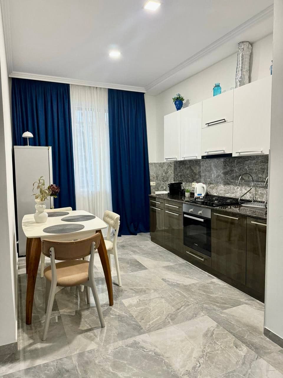 ბინა, 100 м² — ქ. შ. ინასარიდზე 10